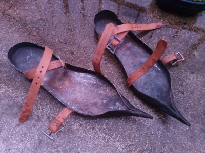 IMG_20230819_203948.jpg (3.17 MiB) 41390 mal betrachtet Eisensohlen mit Schnallen