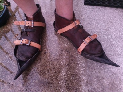 IMG_20230819_203639.jpg (3 MiB) 41390 mal betrachtet Angeschnallte Eisensohlen